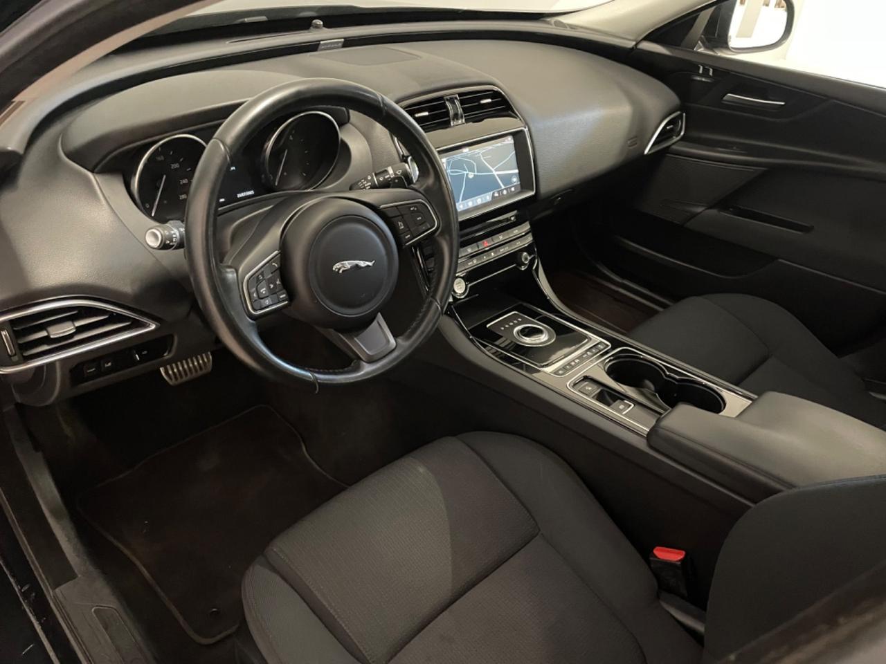 Jaguar XE 2.0 D Turbo 180 CV AWD aut. R-Sport km 104.000