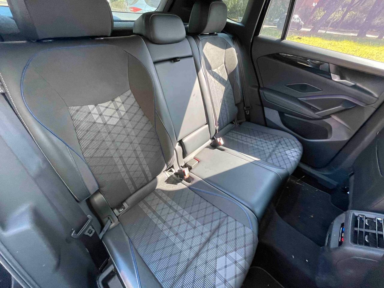 Volkswagen Tiguan 2.0 TDI 150 CV DSG R-Line Black Style Pack Automatica