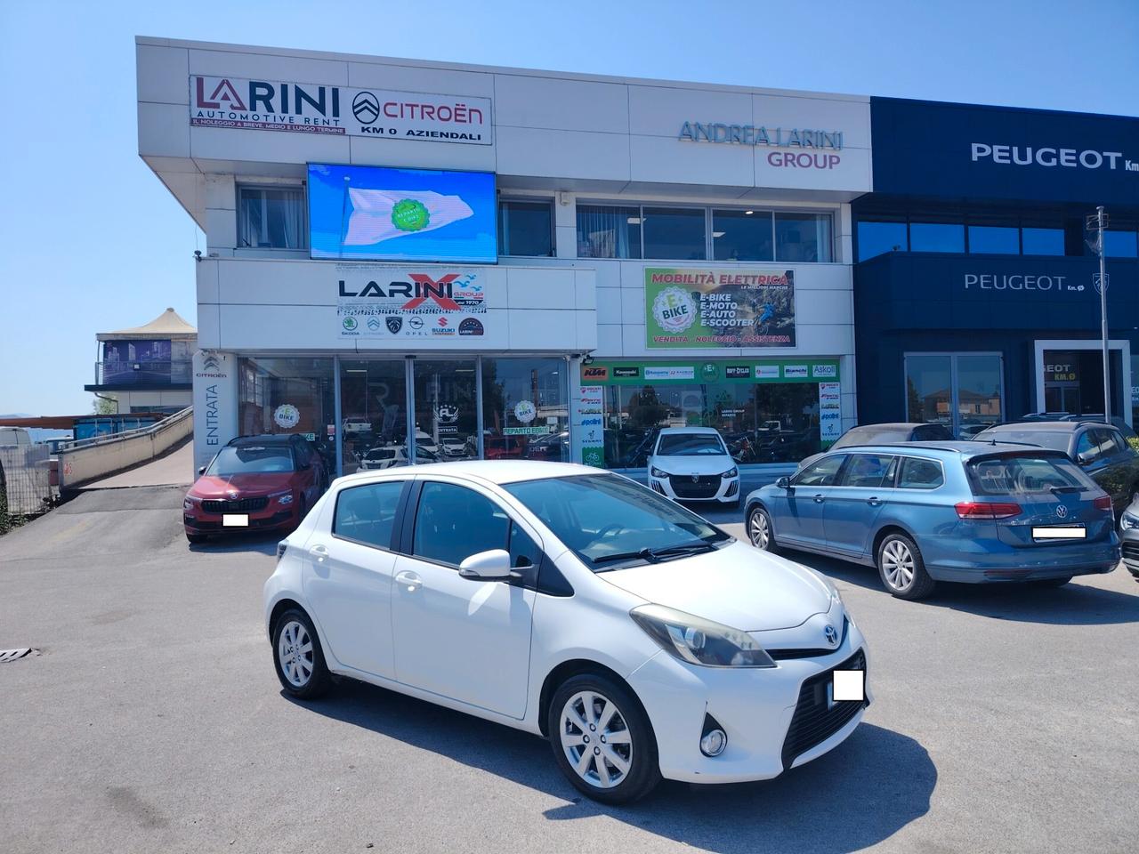 Toyota Yaris 1.5 Hybrid 5 porte Lounge Più - NEOPATENTATO