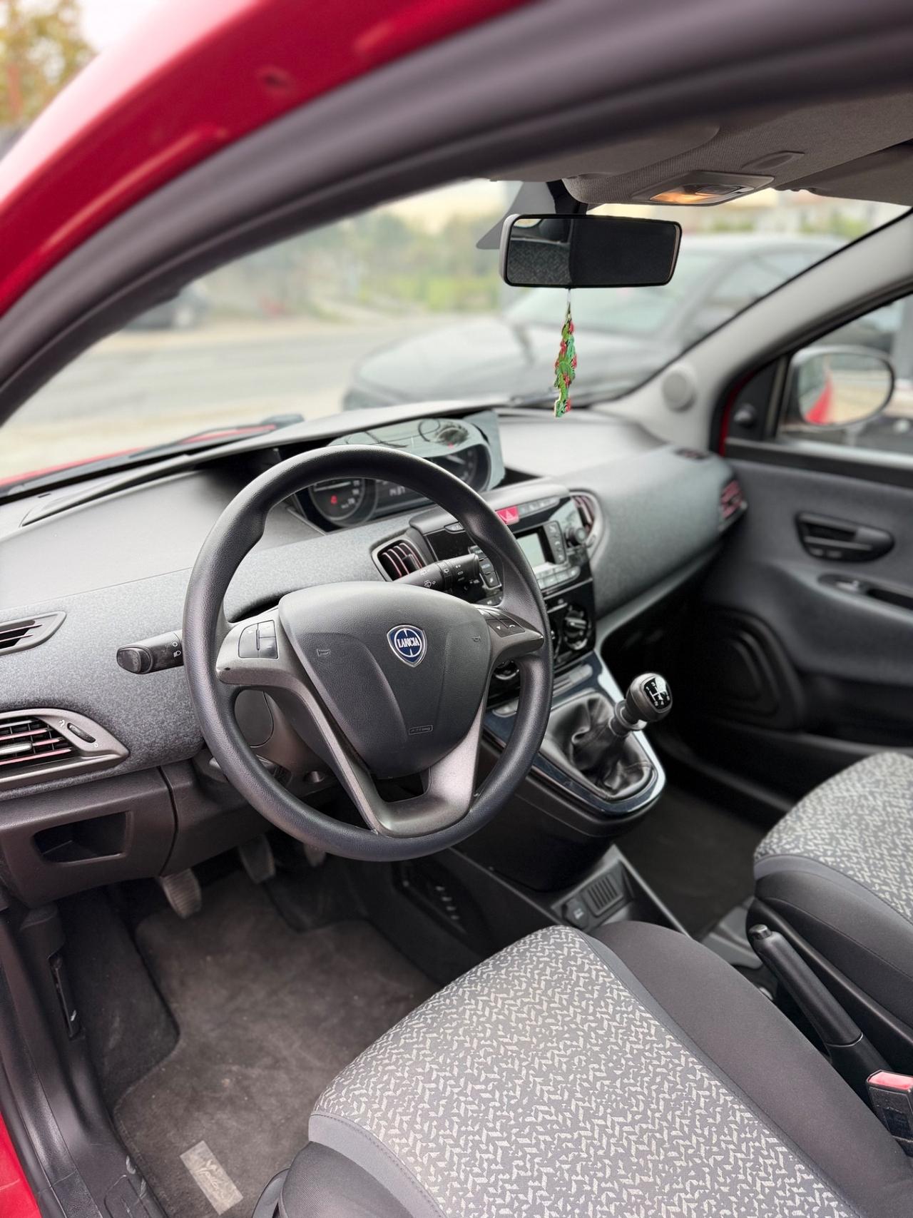 Lancia Ypsilon 1.2 69 CV 5 porte S&S Gold