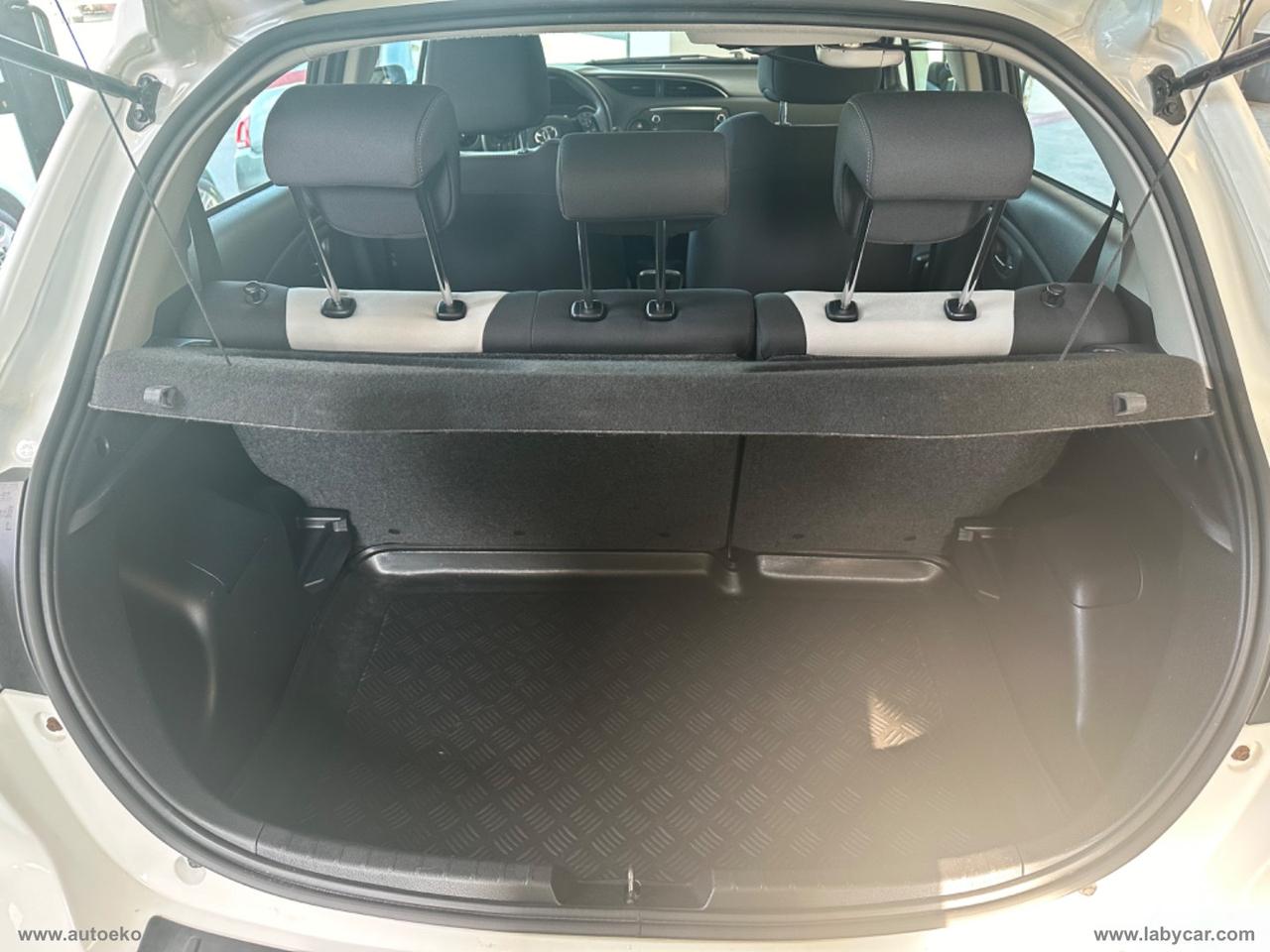 TOYOTA Yaris 1.5 Hybrid 5p. Trend White Ed. DANNI GRANDINE