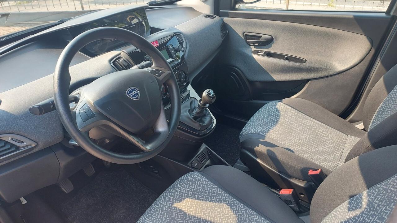 Lancia Ypsilon 1.0 FireFly 5 porte S&S Hybrid Silver Plus
