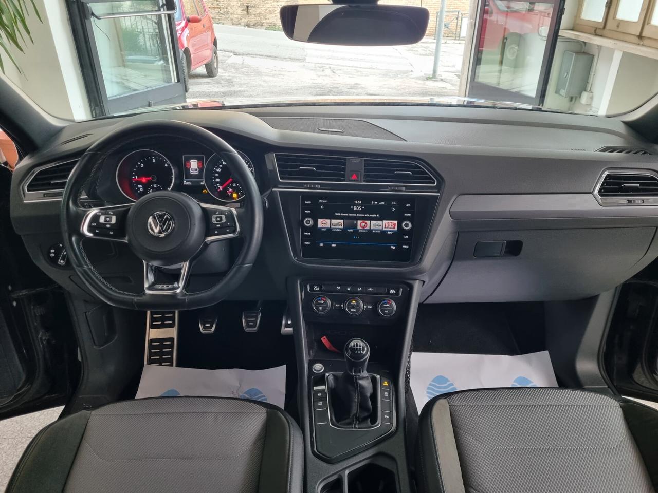 Volkswagen Tiguan 1.6 TDI R-Line, Black Pack, Full led