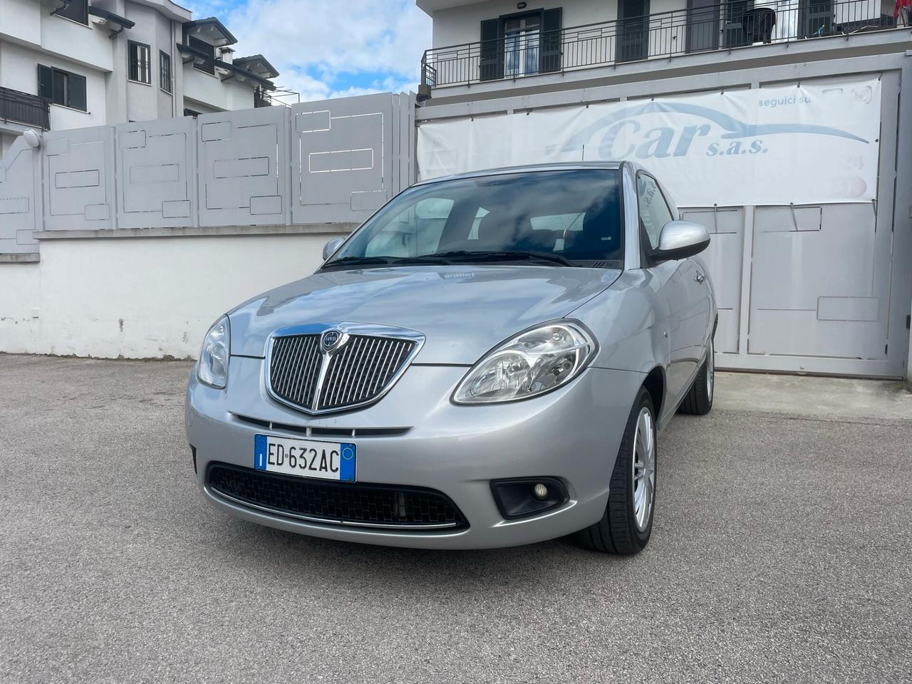 Lancia Ypsilon 1.3 MJT 75 CV Argento