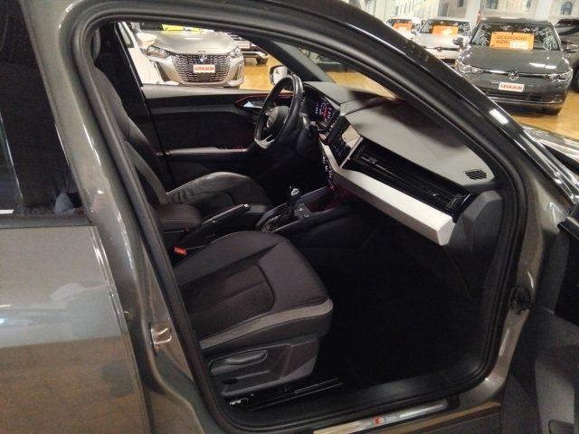 AUDI A1 SPORTBACK 40 TFSI S tr. Identity Black S line 18"
