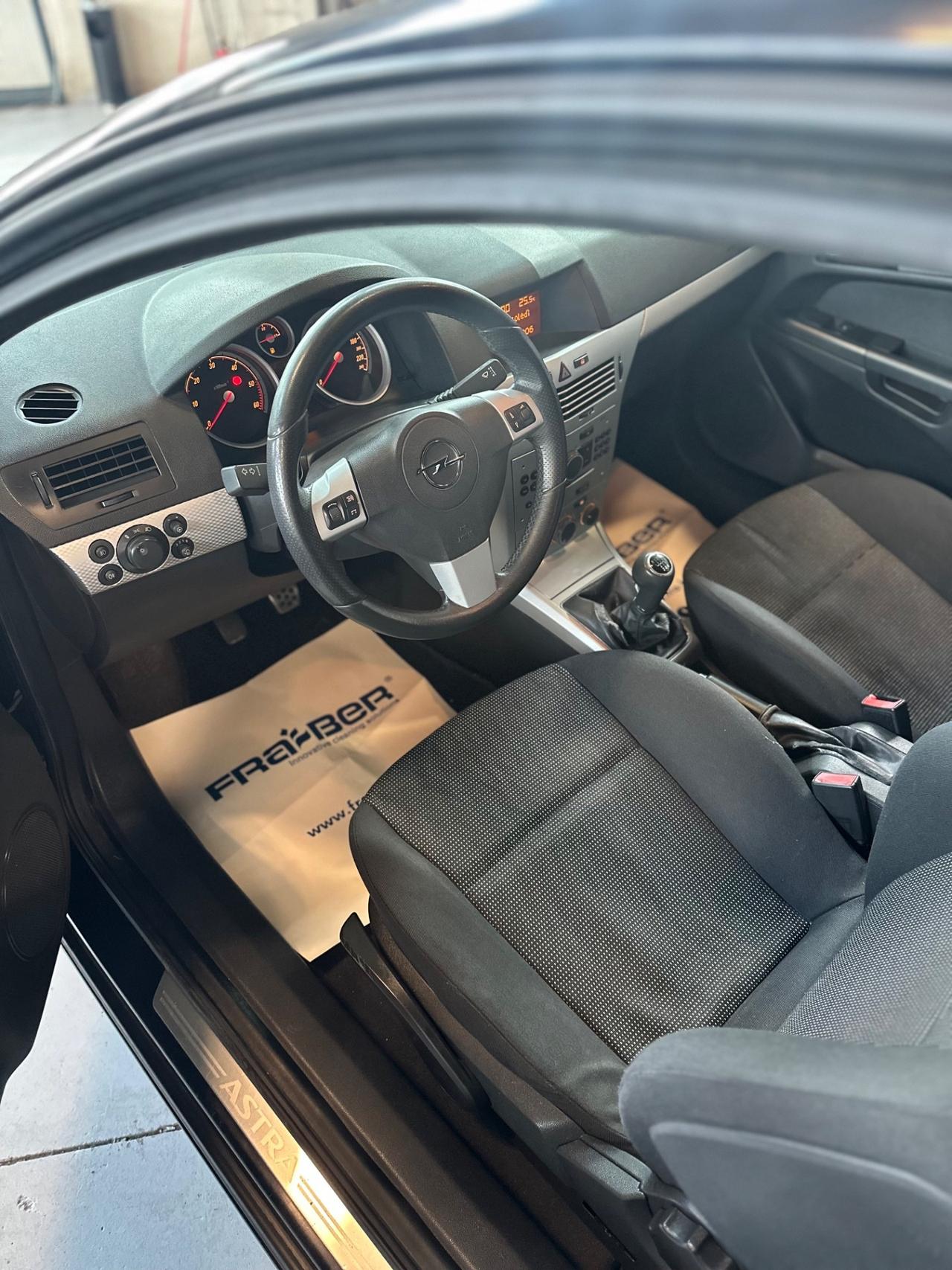 Opel Astra GTC 1.7 CDTI 101CV 3 porte Cosmo