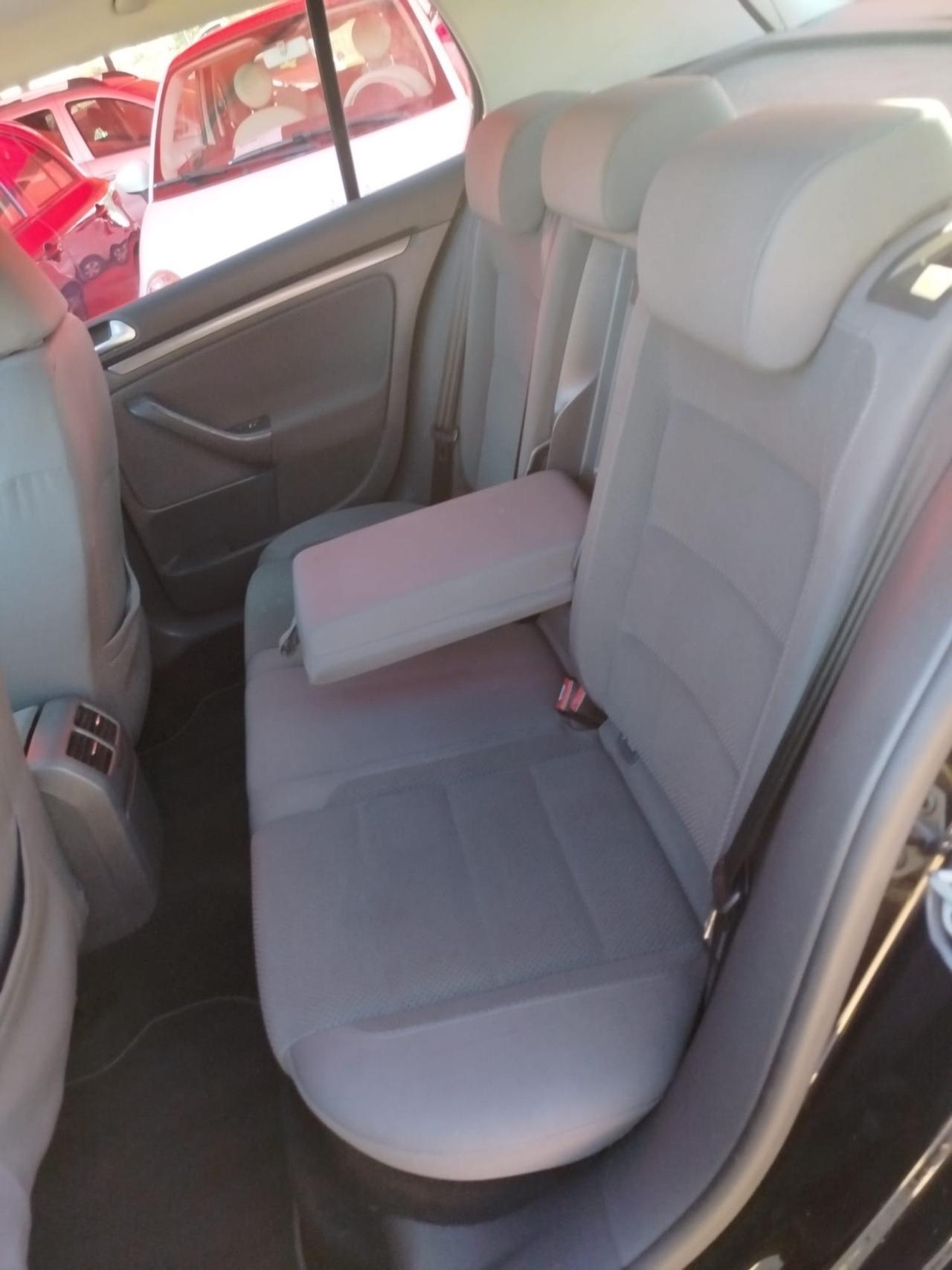 Volkswagen Golf 1.6 16V FSI 5p. Sportline