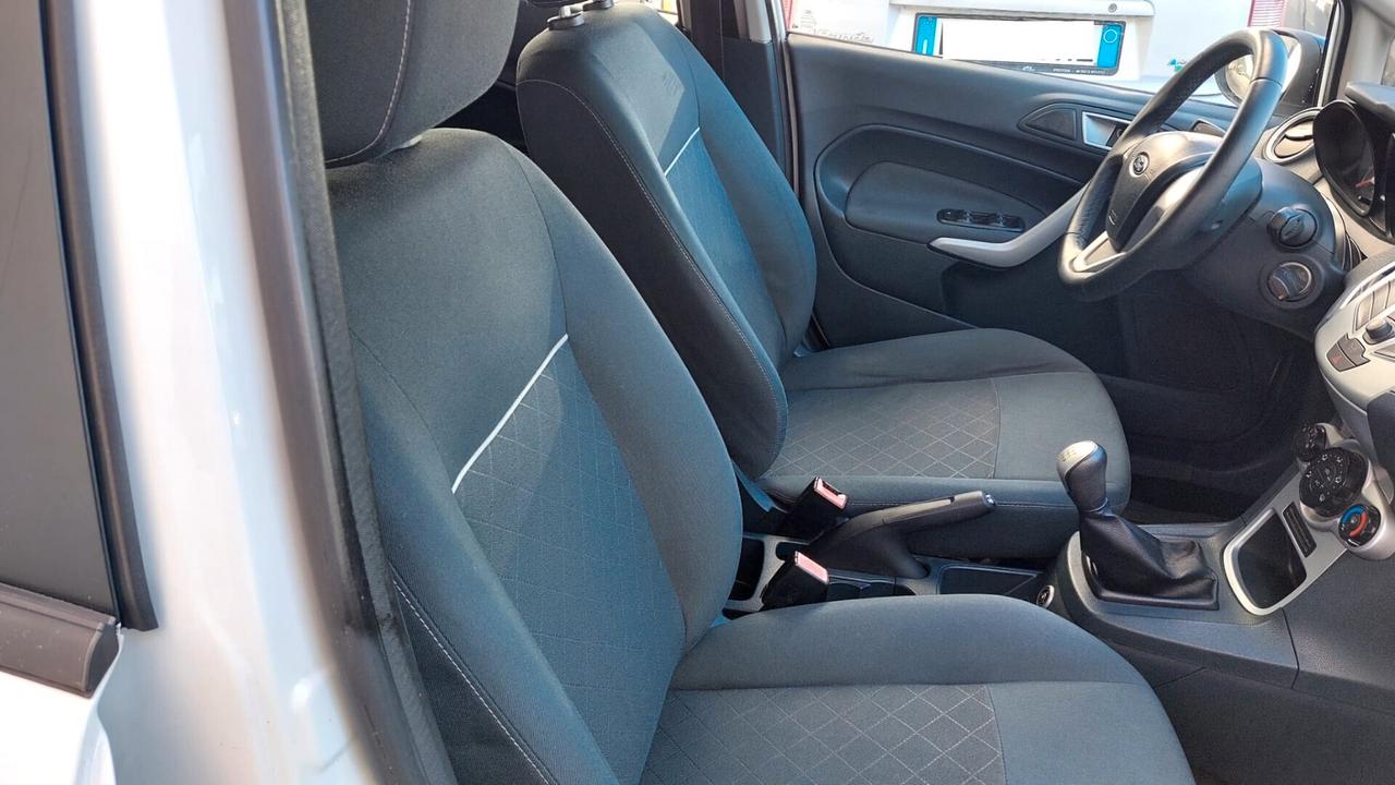 Ford Fiesta 1.4 16V 5p. Bz.- GPL Titanium Bs.