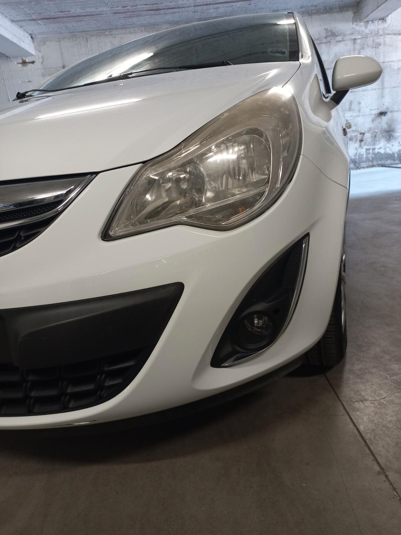 Opel Corsa 1.4 16V 5 porte Cosmo
