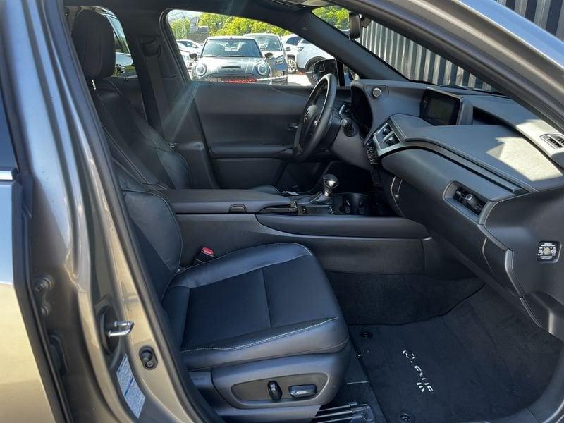 Lexus UX 250h 2.0 Luxury 4wd cvt