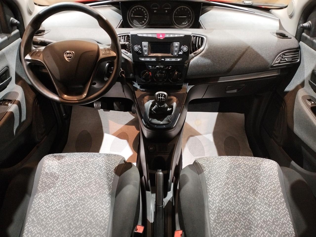 Lancia Ypsilon 1.0 FireFly 5 porte S&S Hybrid Ecochic Silver