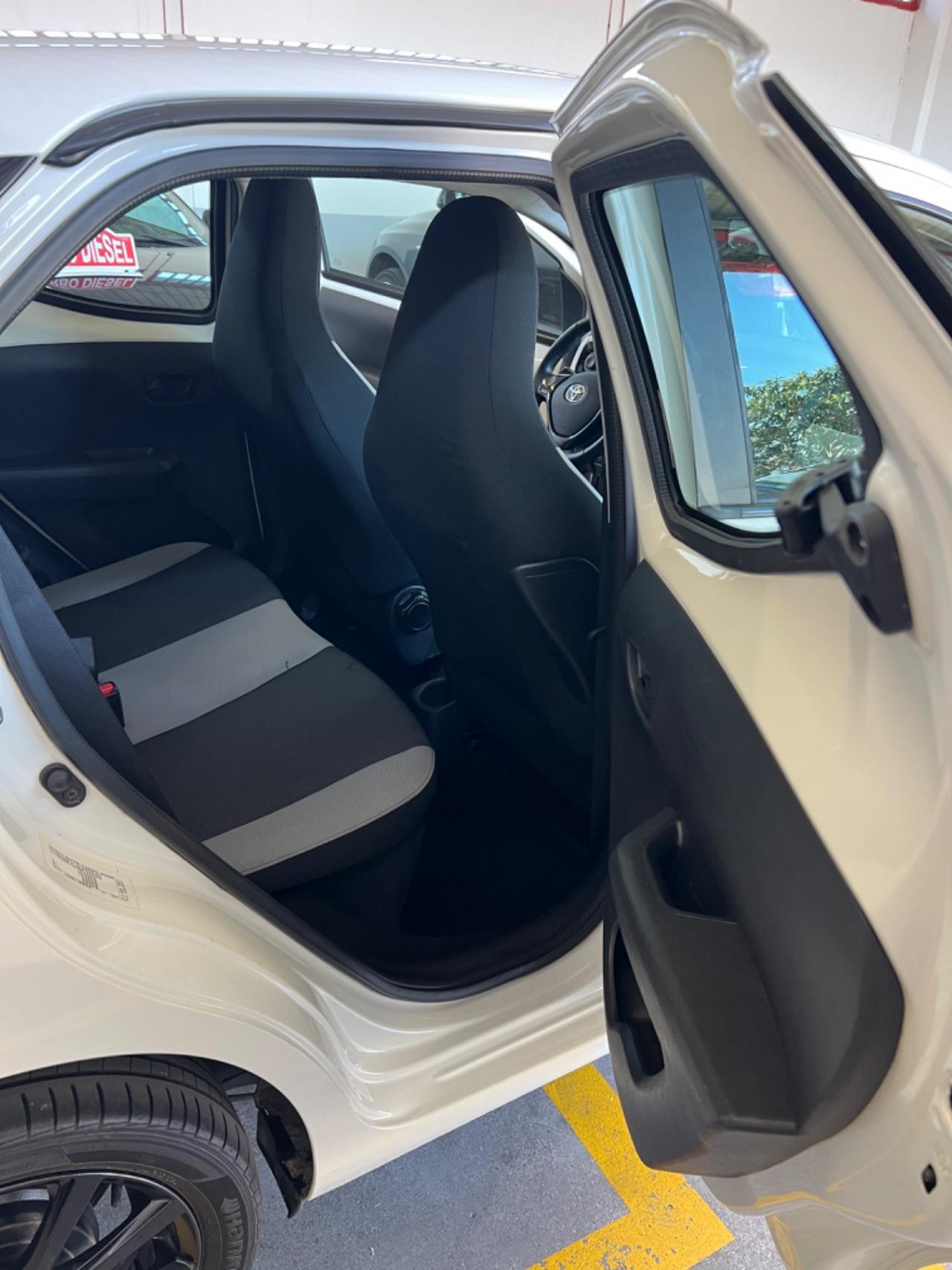Toyota Aygo 1.0 VVT-i 69 CV 5 porte x-cite MMT
