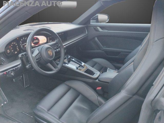 PORSCHE 992 Carrera