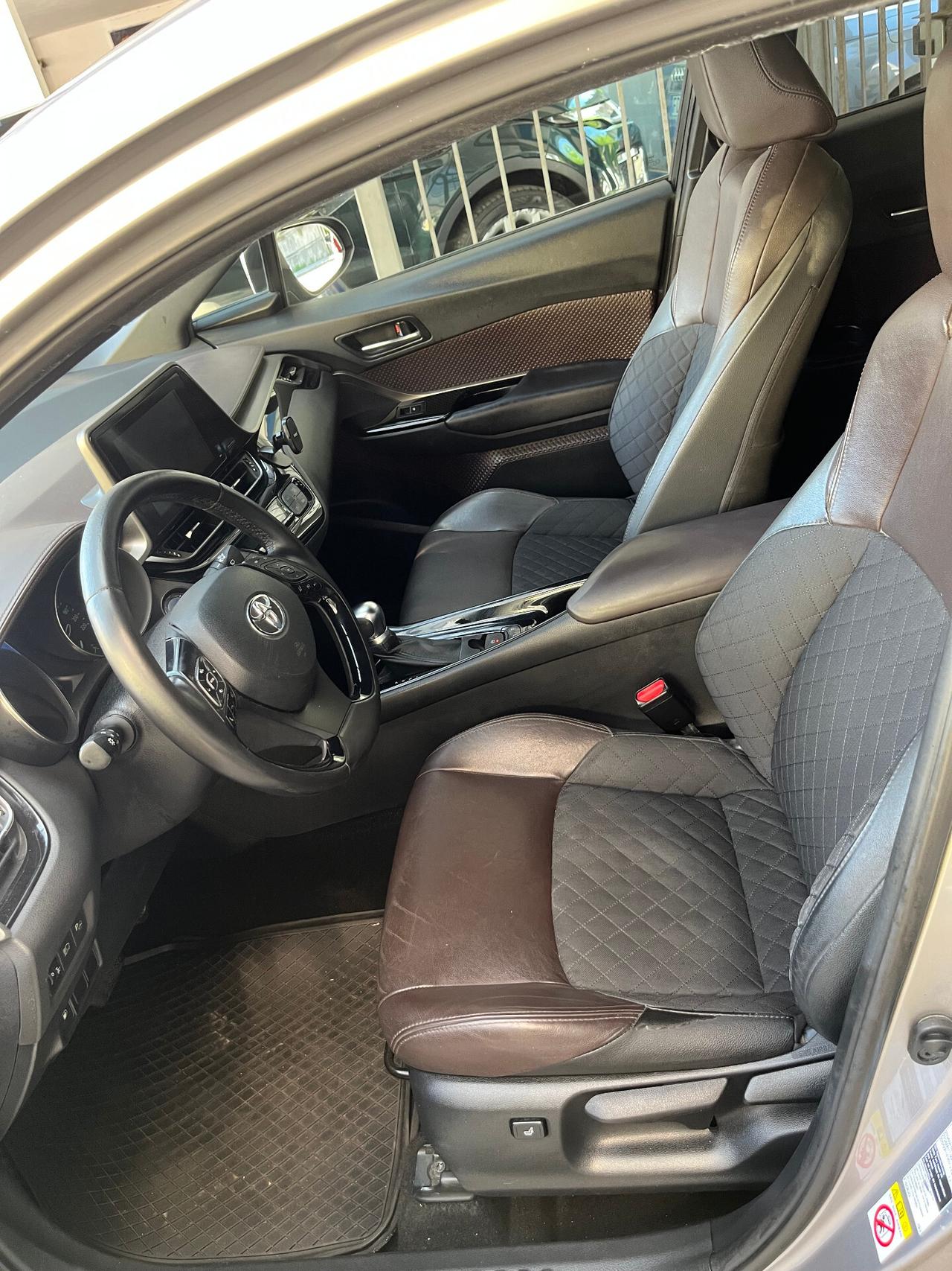 TOYOTA C-HR 1.8 HYBRID E-CVT LOUNGE - UNICO PROPRIETARIO - ANCHE PER NEOPATENTATI - PREZZO NON VINCOLATO A FINZANZIAMENTO