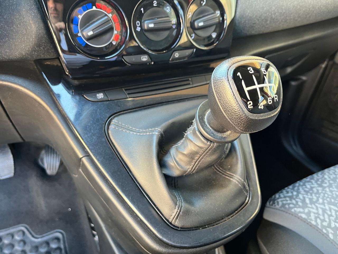 Lancia Ypsilon 1.0 Hybrid 5 porte 70cv -gz749ve-