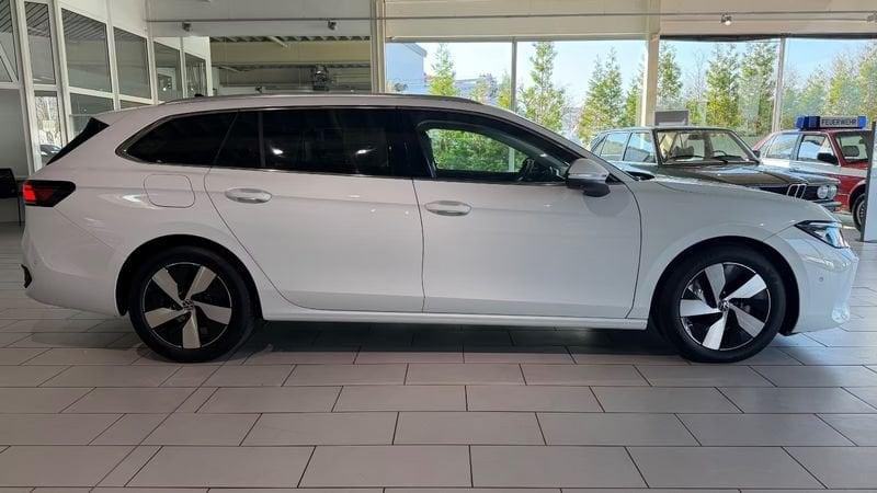 Volkswagen Passat Variant 2.0 TDI SCR EVO 110kW Business DSG Camera 360° LED 17"