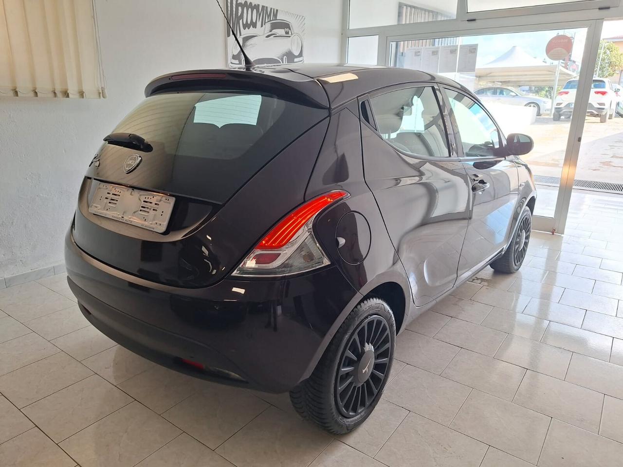 Lancia Ypsilon 1.2 69 CV 5 porte Elefantino