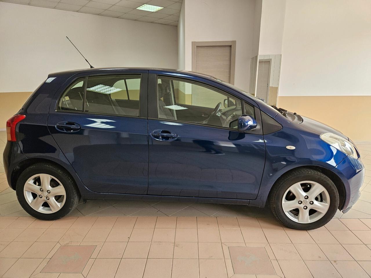 Toyota Yaris 1.0 5 porte