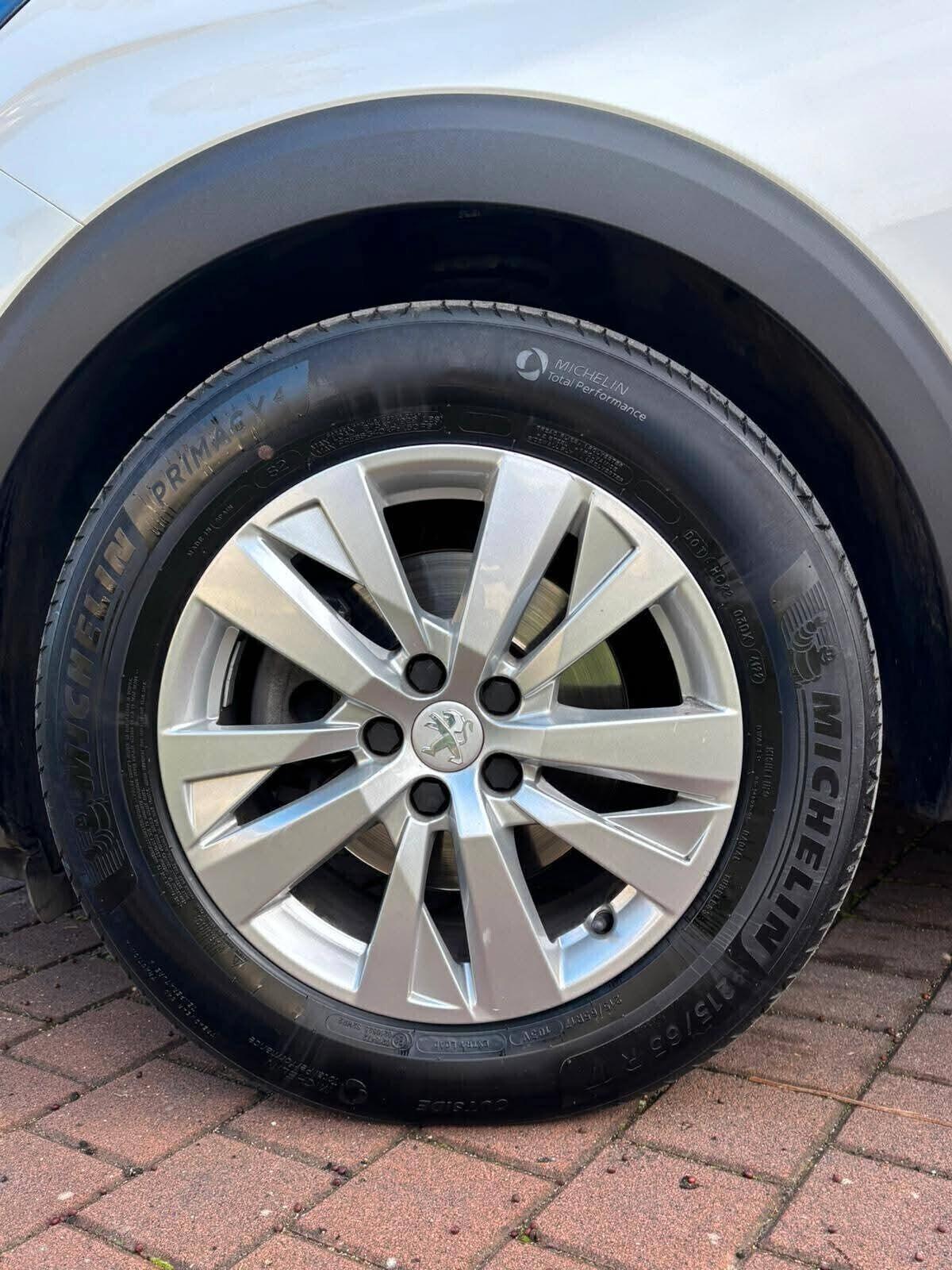 Peugeot 3008 BlueHDi 130 S&S AllurE-/