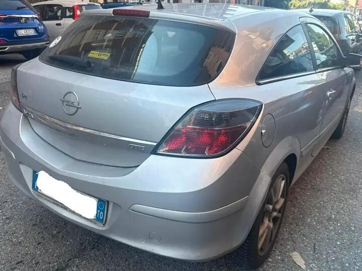 Opel Astra GTC 1.7 CDTI 120CV 3 porte Cosmo