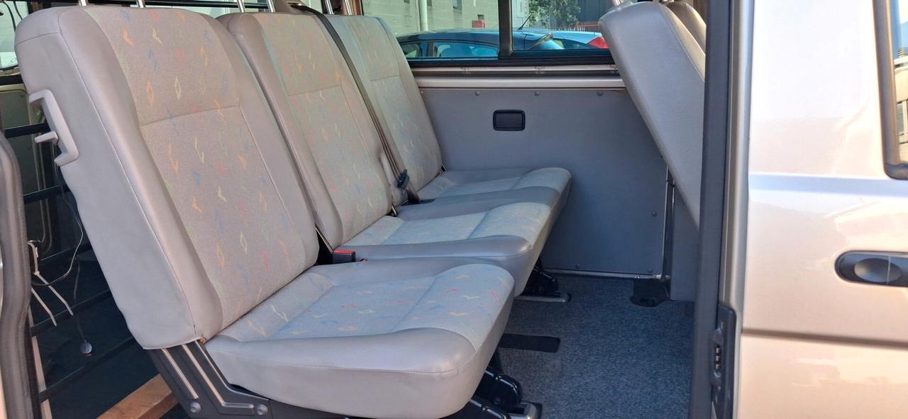 Volkswagen TransporterT5 2.5 TDI 4Motion Comfortline N1 6posti