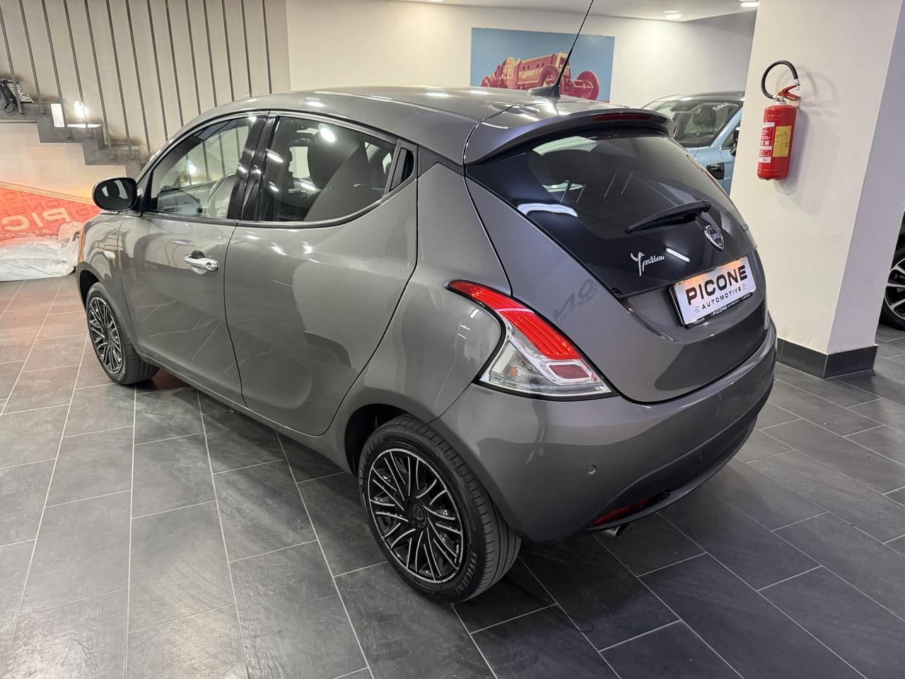 Lancia Ypsilon 1.0 FireFly 5 porte S&S Hybrid Gold