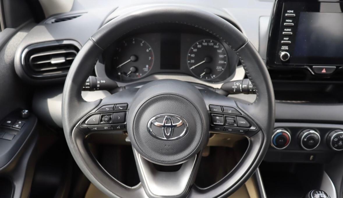 Toyota Yaris 1.0 benzina ibrida Manuale