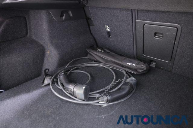 VOLVO XC40 T5 RECHARGE PLUG-IN HYBRID R-DESIGN