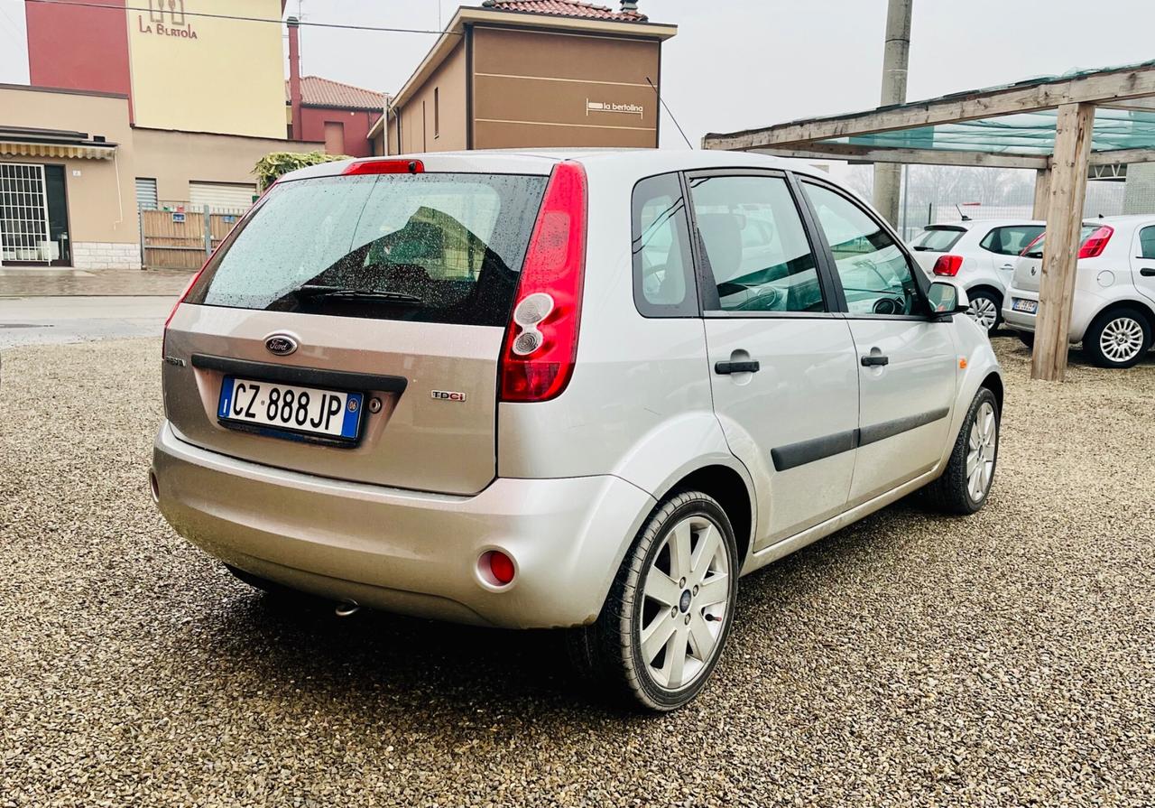 Ford Fiesta con 26.157km. NUOVA!