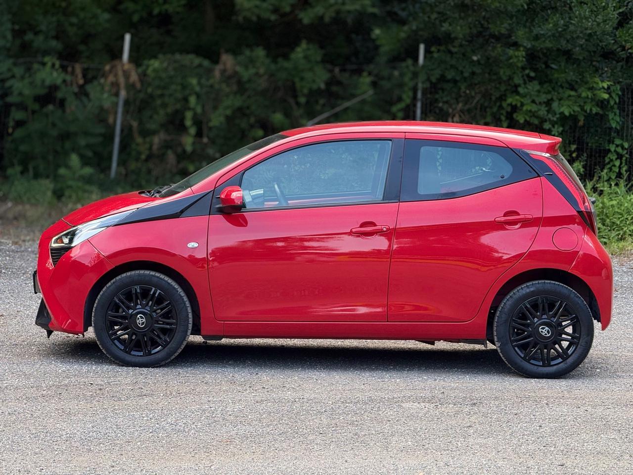 Toyota Aygo Connect 1.0 VVT-i 72 CV 5 porte x-clusiv
