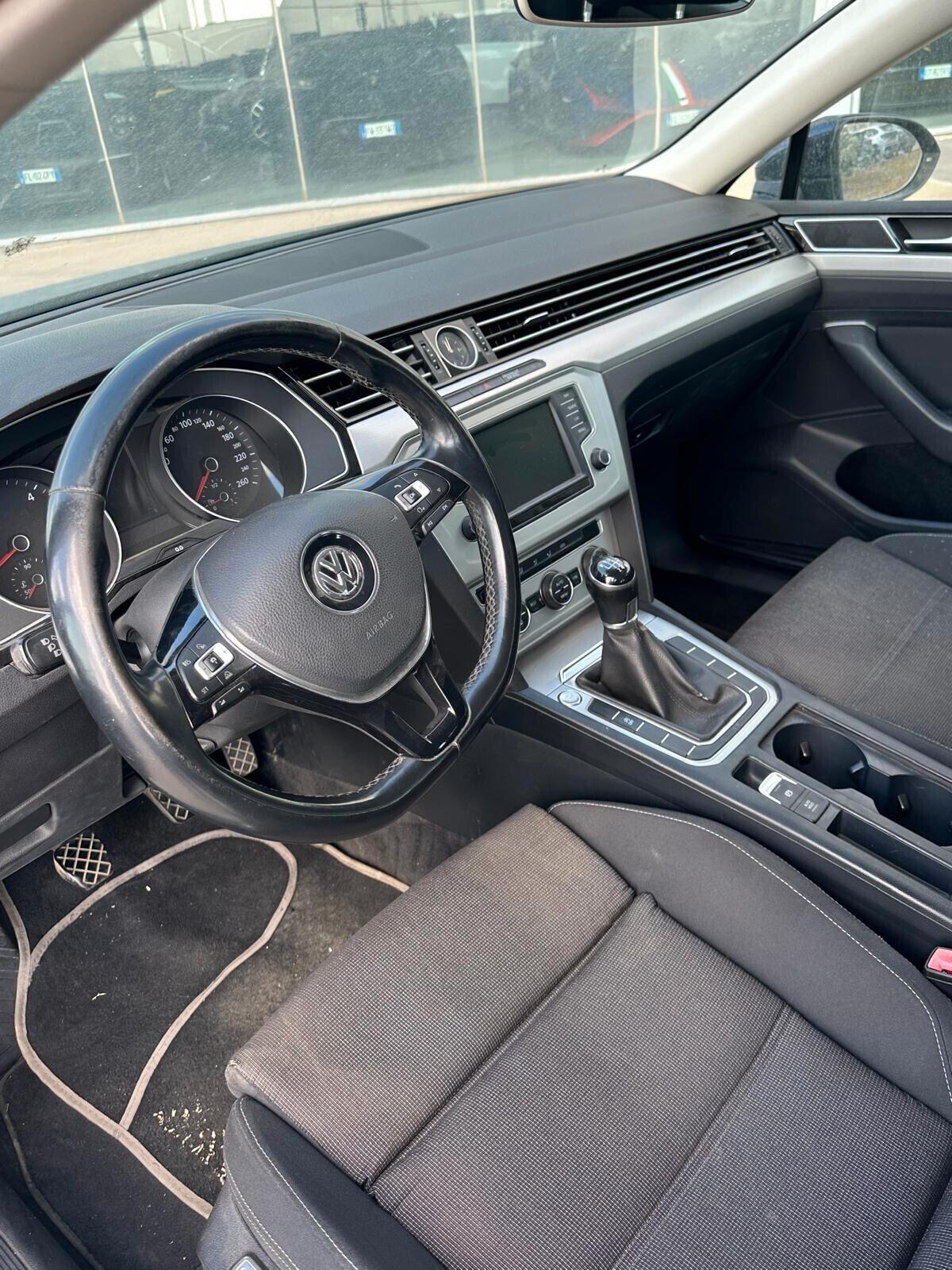 Volkswagen Passat 1.6 TDI 120cv offerta T-Stock prezzo imperdibile