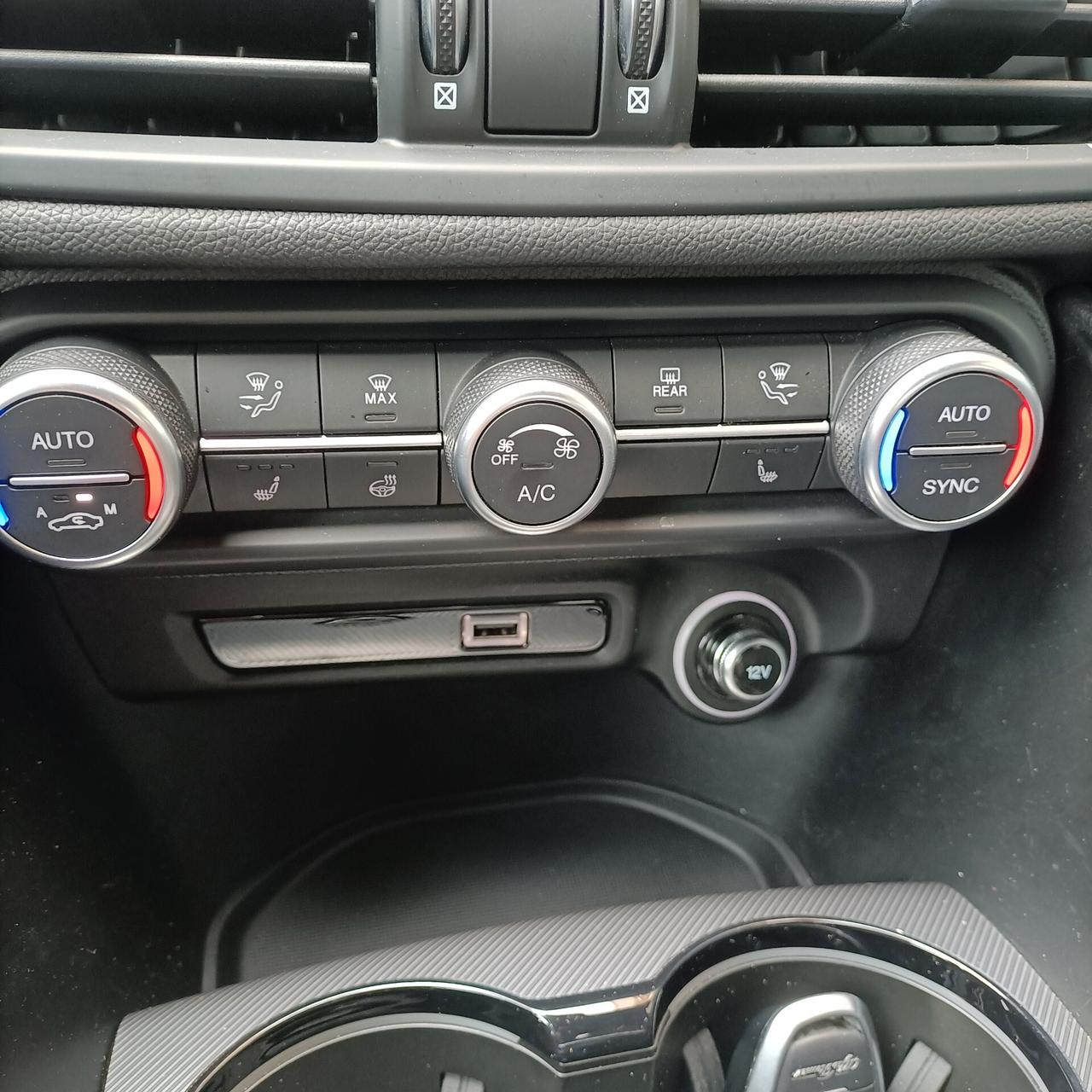 Alfa Romeo Giulia 2.2 Turbodiesel 210 CV AT8 AWD Q4 Veloce