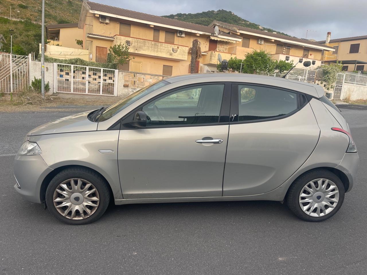 Lancia Ypsilon 1.3 MJT 16V 95 CV 5 porte