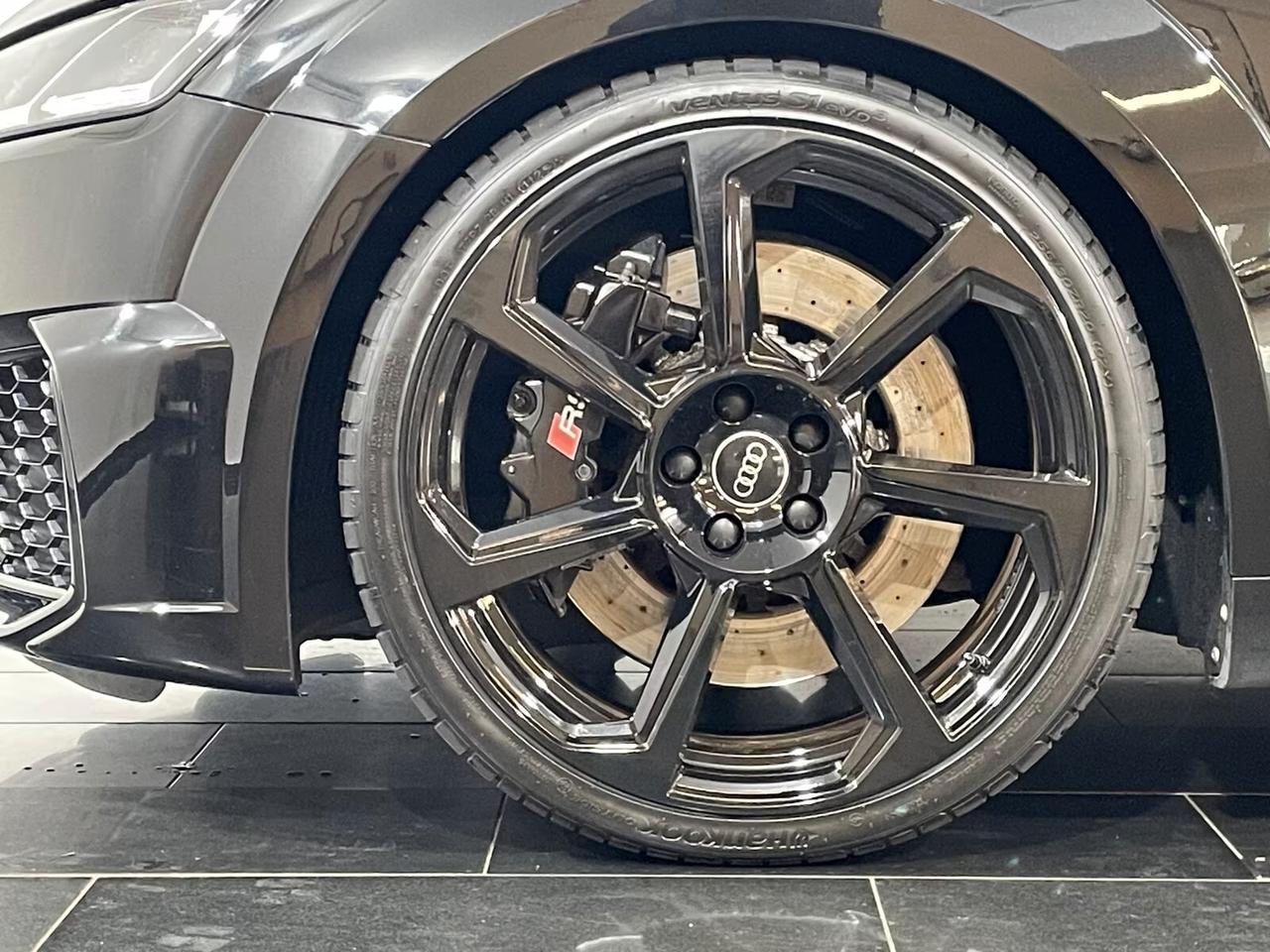 Audi TT RS 2.5 TFSI quattro scarico sportivo telecamera