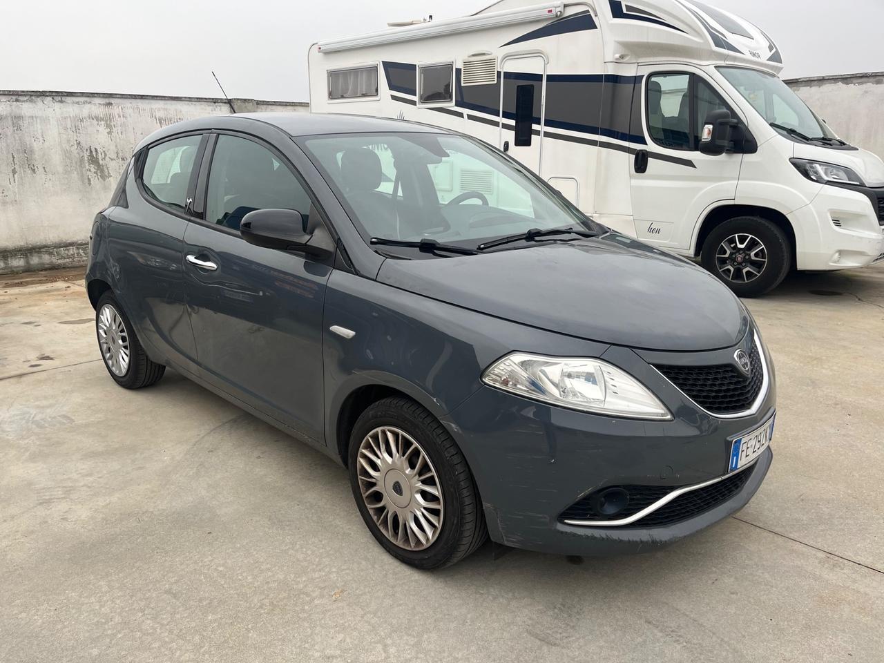 Lancia Ypsilon 1.2 69 CV 5 porte Silver