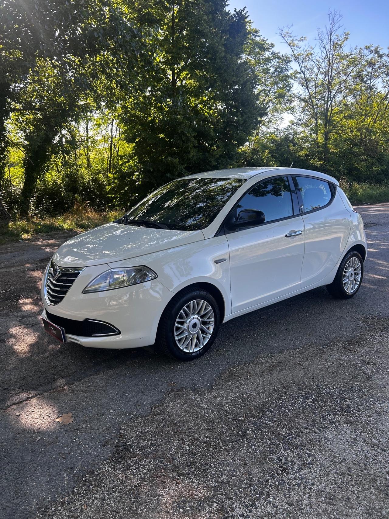 Lancia Ypsilon 1.2 69 CV 5 porte S&S Silver