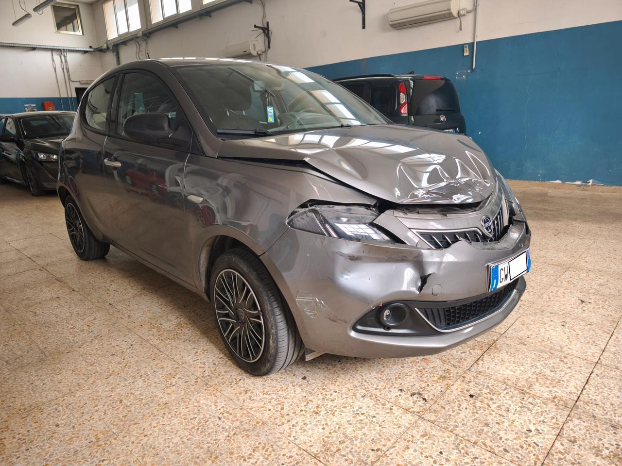 Lancia Ypsilon 5 porte S&S Hybrid Gold INCIDENTATA
