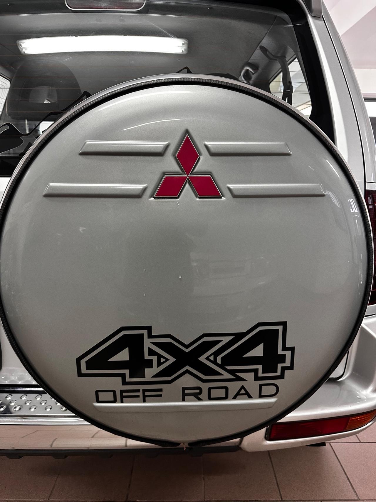 Mitsubishi Pajero 2.5 TDI 3p. GLS1