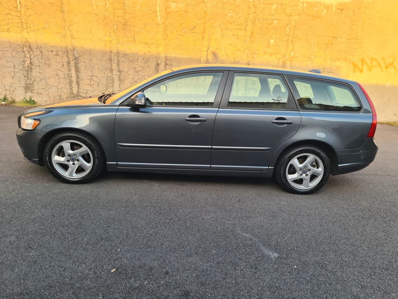 Volvo V50 D2 R-design