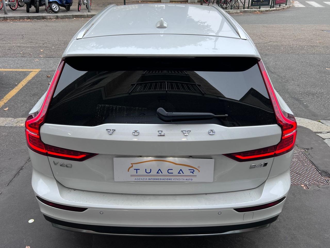 Volvo V60 Core 2.0 B4 MHEV #7114