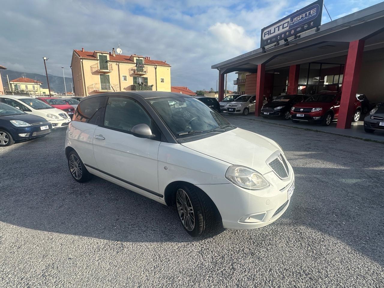 Lancia Ypsilon 1.4 16V Platino