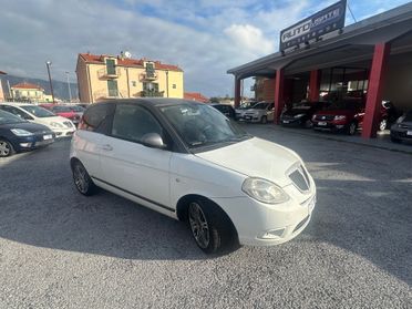 Lancia Ypsilon 1.4 16V Platino
