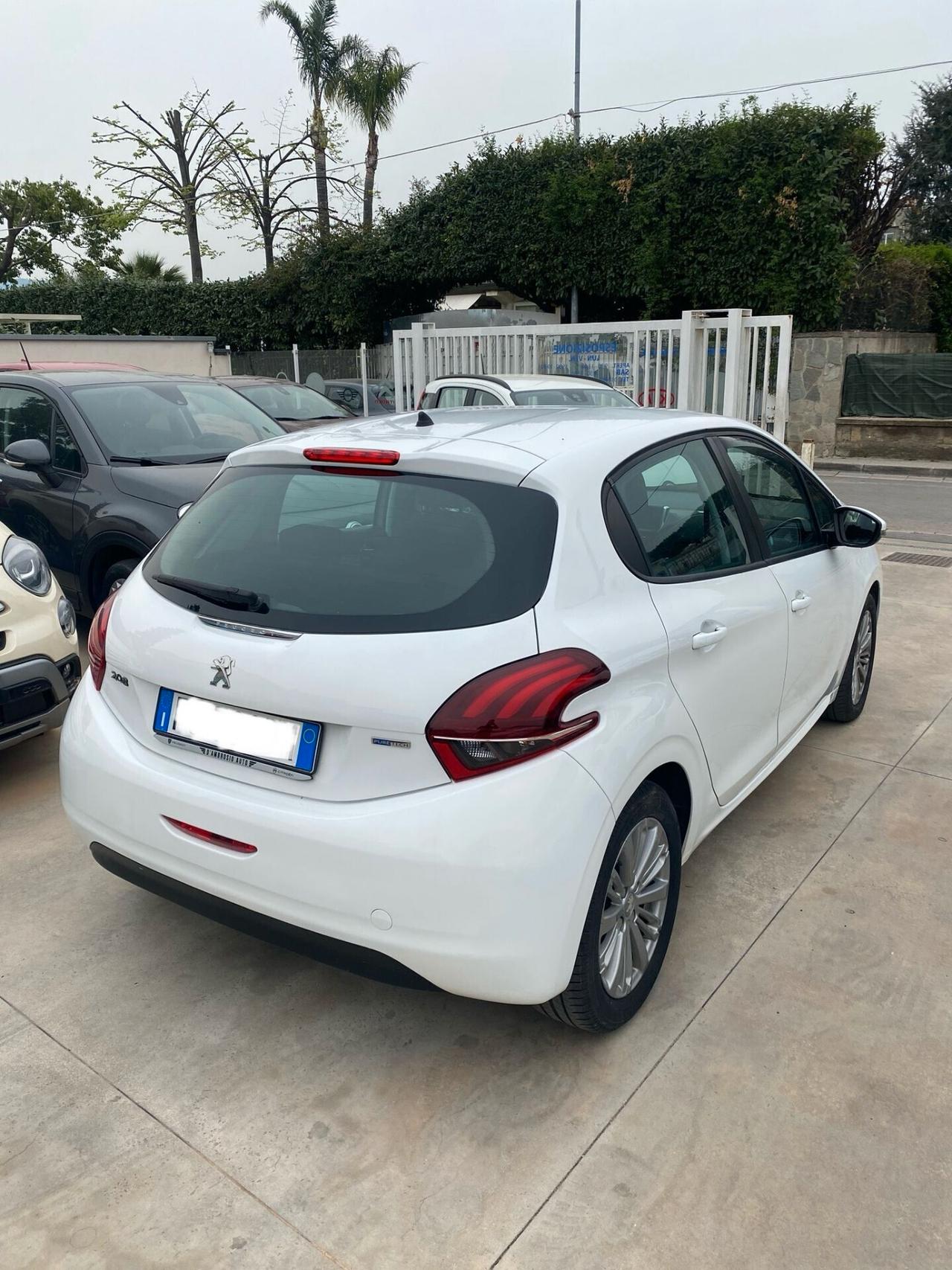 Peugeot 208 PureTech 82 5 porte Allure