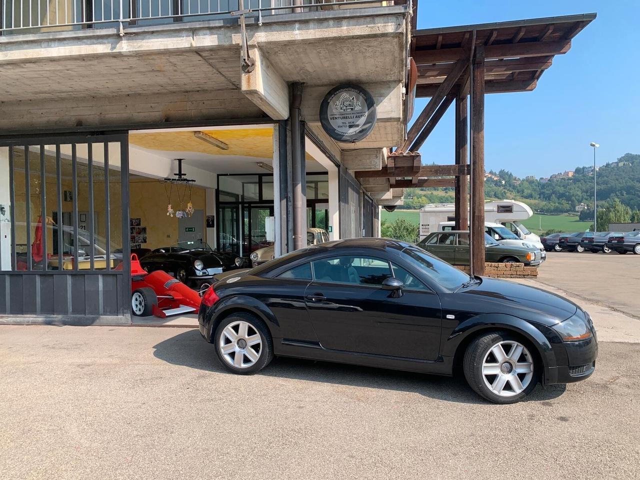 Audi TT molto bello completamente ricondizionato tagliandato ora- 170.000km-storico tagliandi-2 proprietari