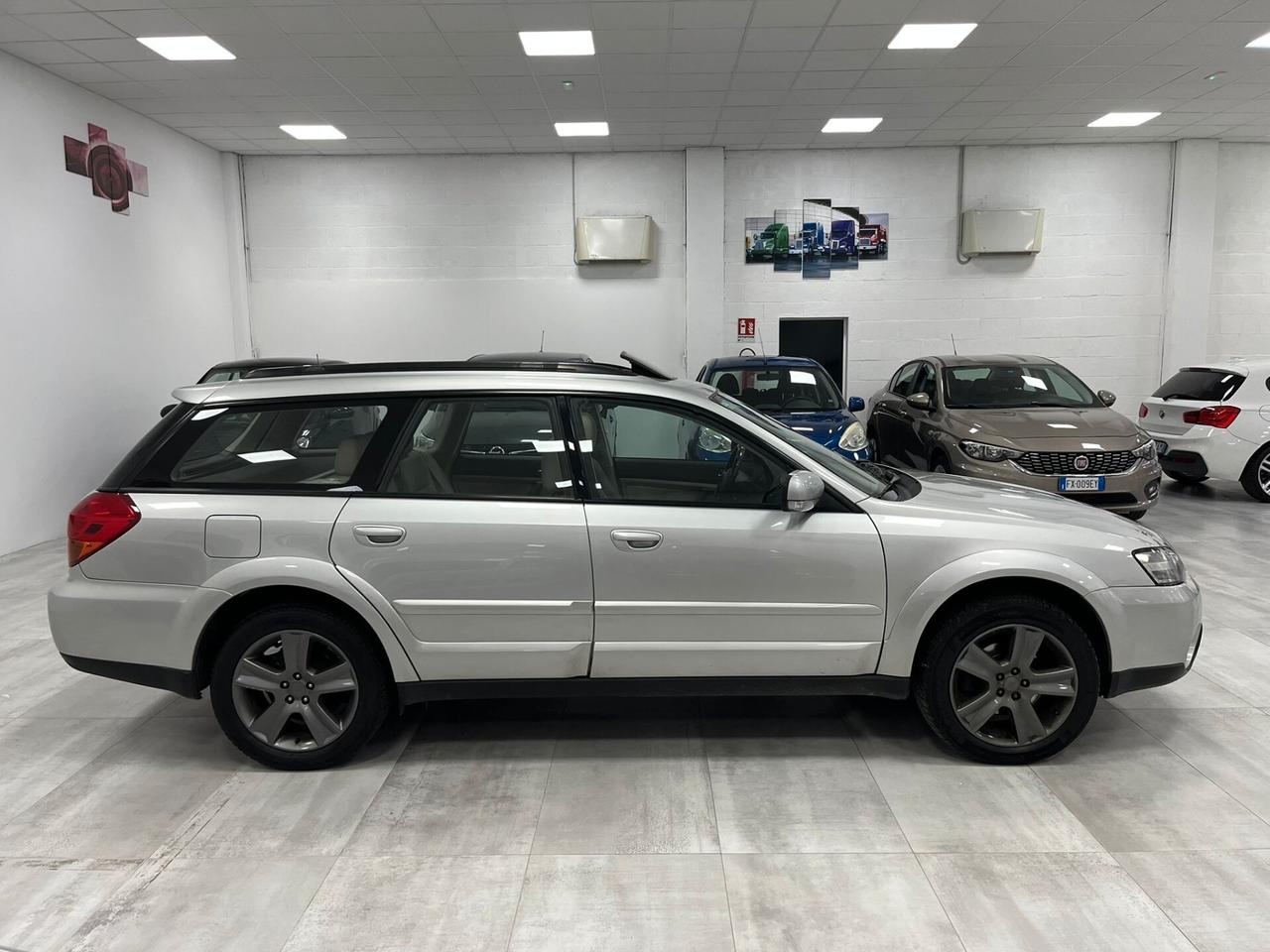 Subaru OUTBACK 3.0 R auto