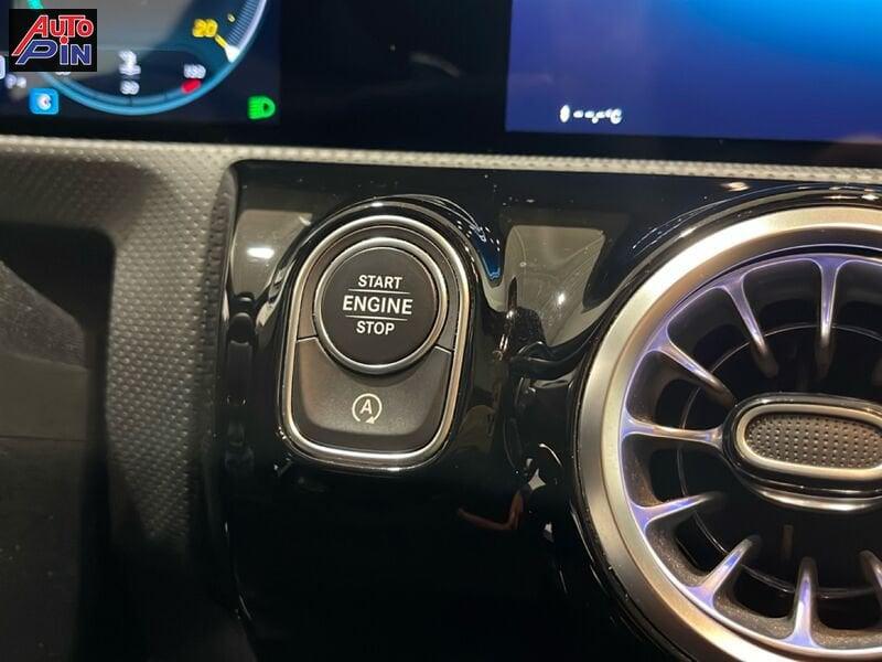 Mercedes-Benz CLA 200 d Premium Plus *Tetto*Display 10,25*Cerchi*