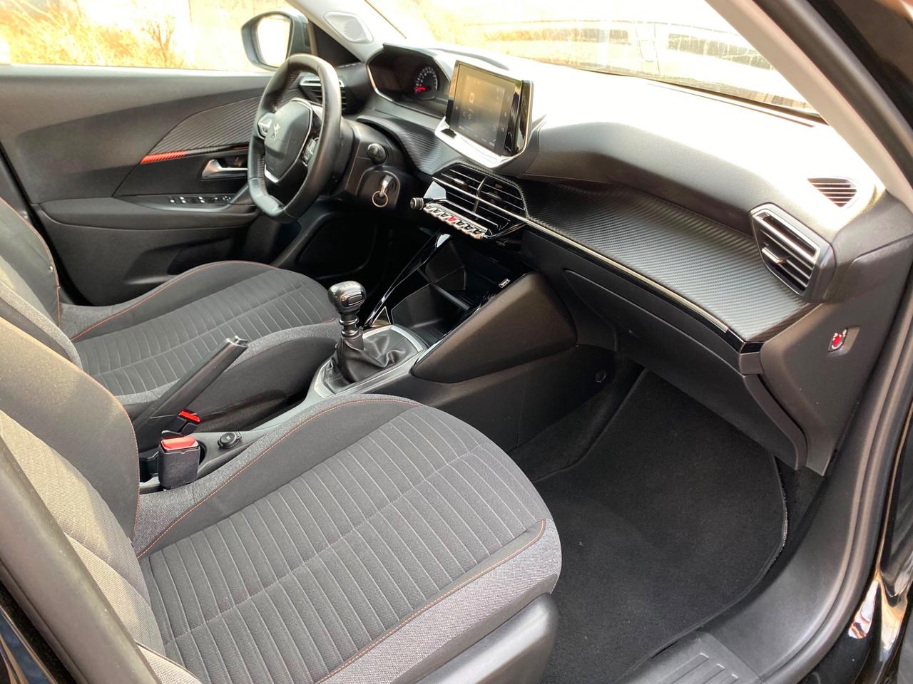 Peugeot 2008 BlueHDi 100 S&S Allure Total Black