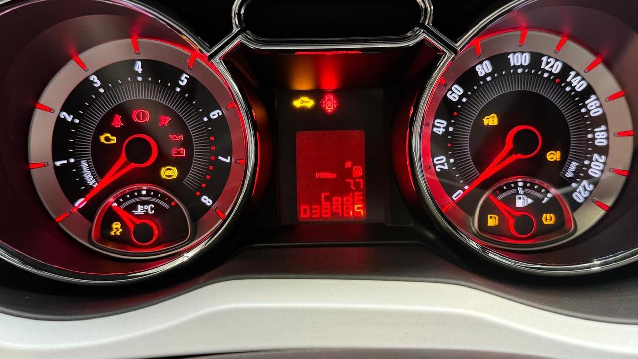 Opel Adam Rocks 1.2 70 CV