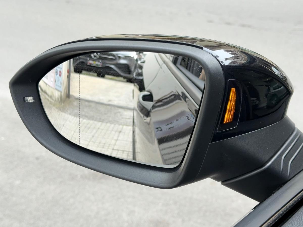 Volkswagen Golf 8 GTI 2.0 TSI 245 CV