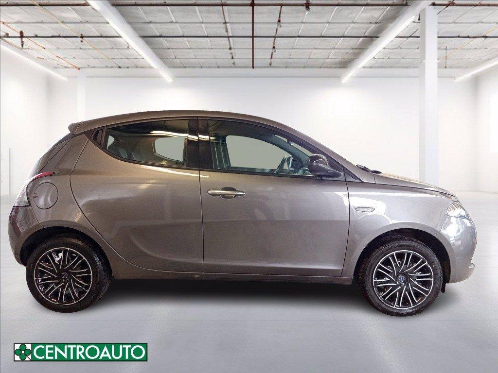 LANCIA Ypsilon 1.0 firefly hybrid Gold s&s 70cv 5p.ti del 2023